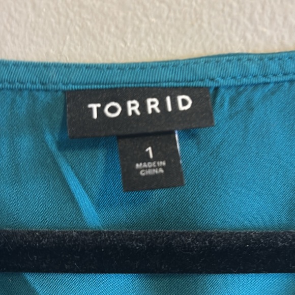Torrid Mini Challis Turquoise Cold Shoulder Handkerchief Hem Dress, Size 1x - Picture 5 of 10